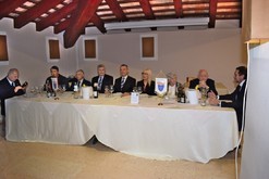 tavolo_presidenza_0418r.JPG